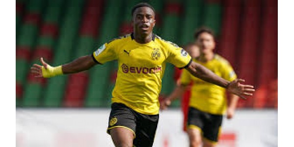 Borussia Dortmund allekirjoittaa 15-vuotiaan tähden Moukoko